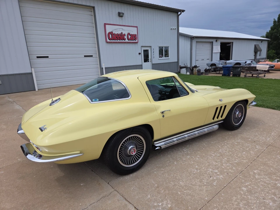 1966 Chevrolet Corvette C2 - Image 10 of 31