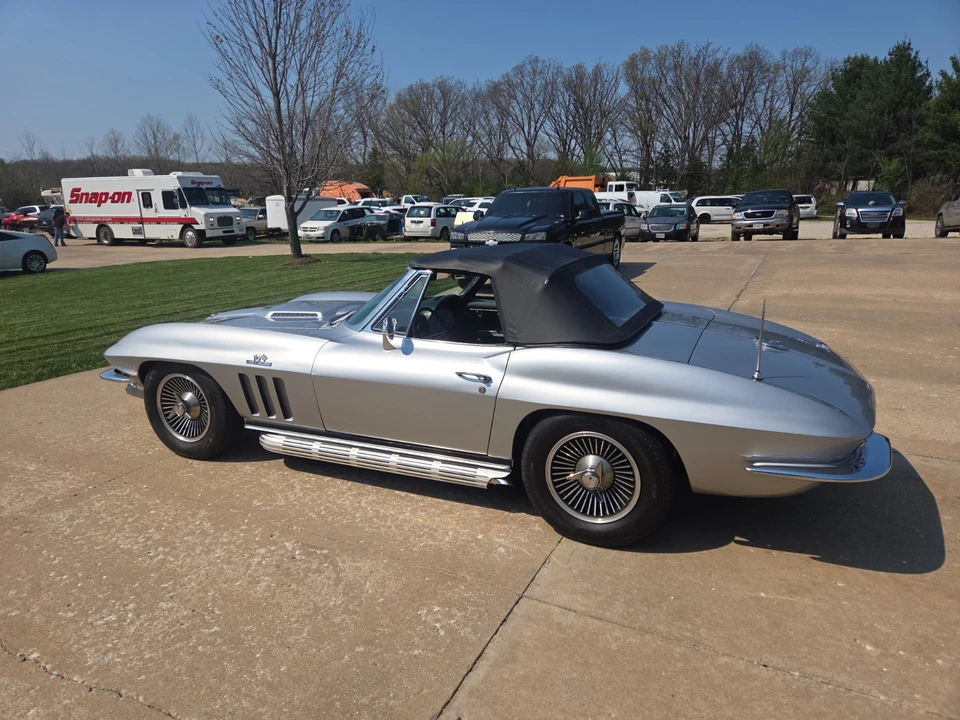 1966 Chevrolet Corvette C2 - Image 13 of 21