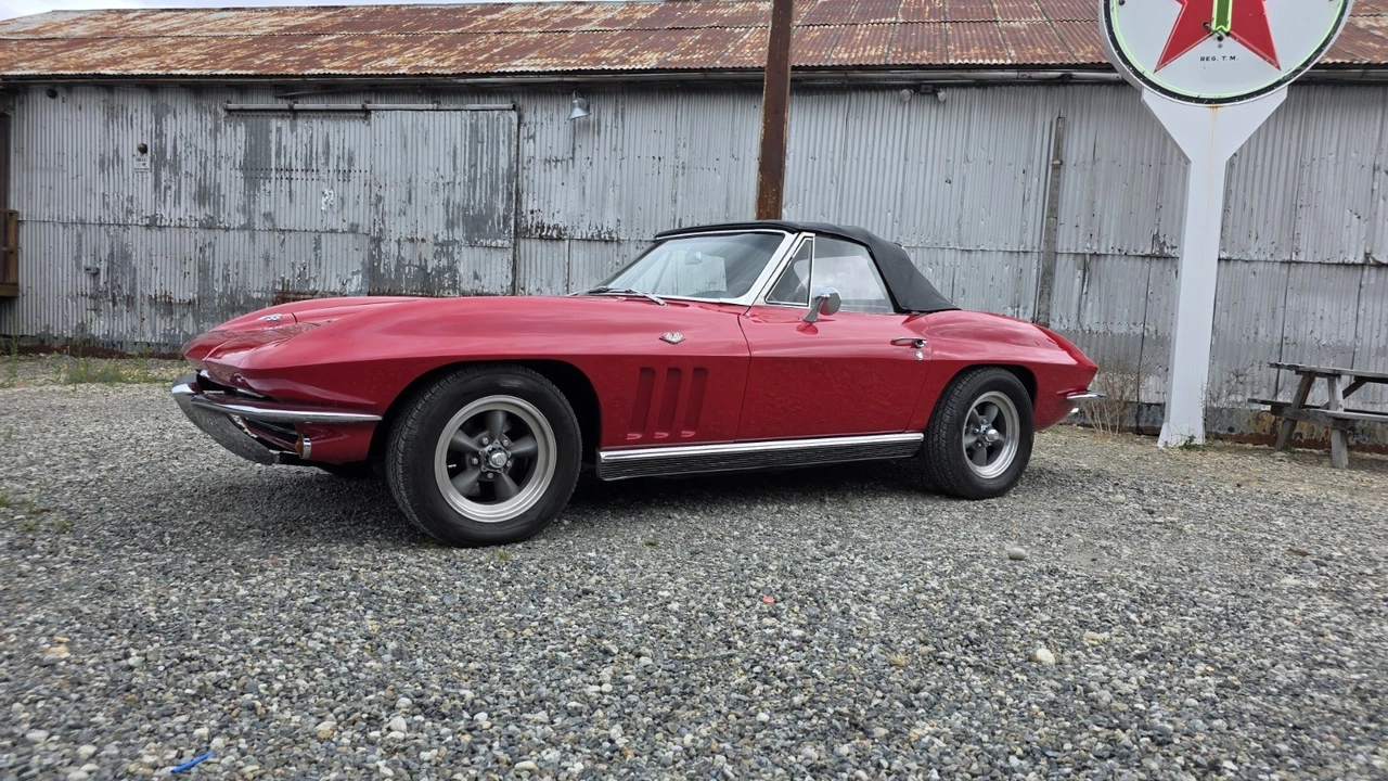 1966 Chevrolet Corvette C2 - Image 2 of 24