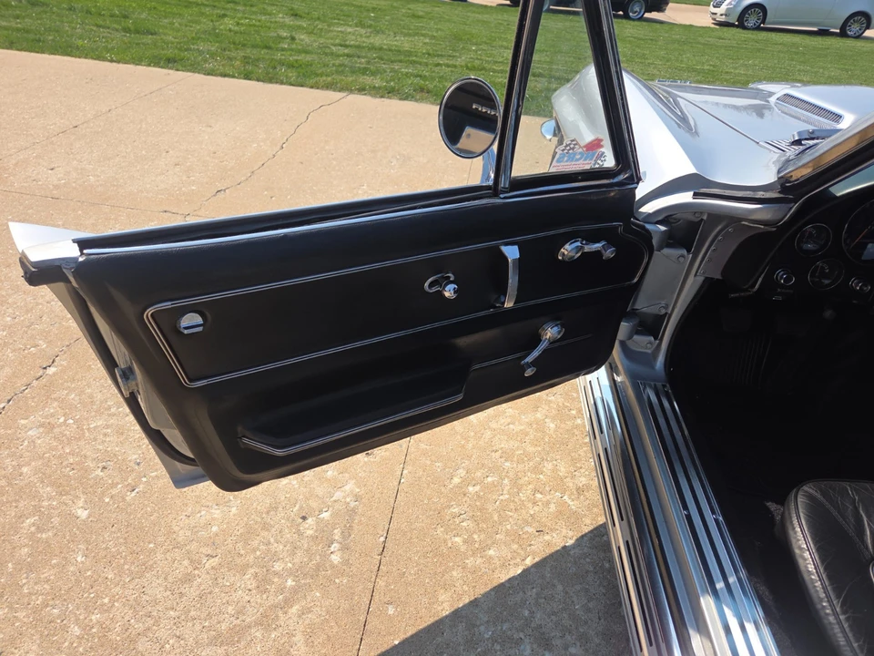 1966 Chevrolet Corvette C2 - Image 15 of 21