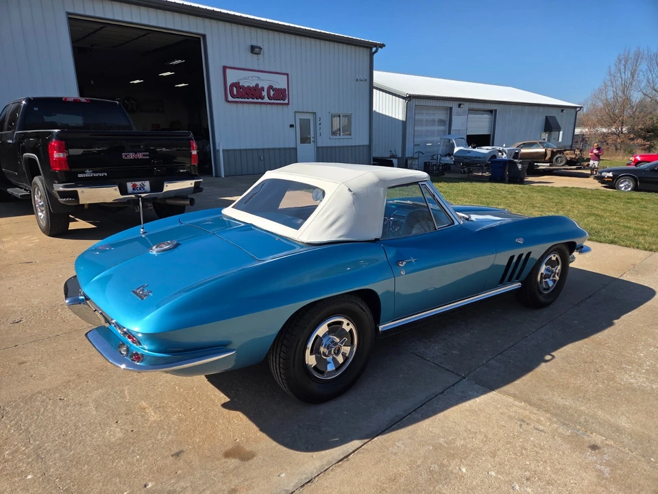 1966 Chevrolet Corvette C2 - Image 15 of 21