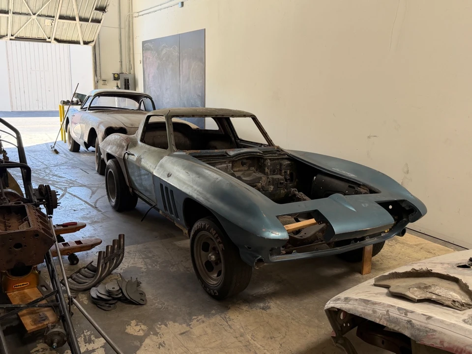 1965 Chevrolet Corvette C2 - Image 2 of 5