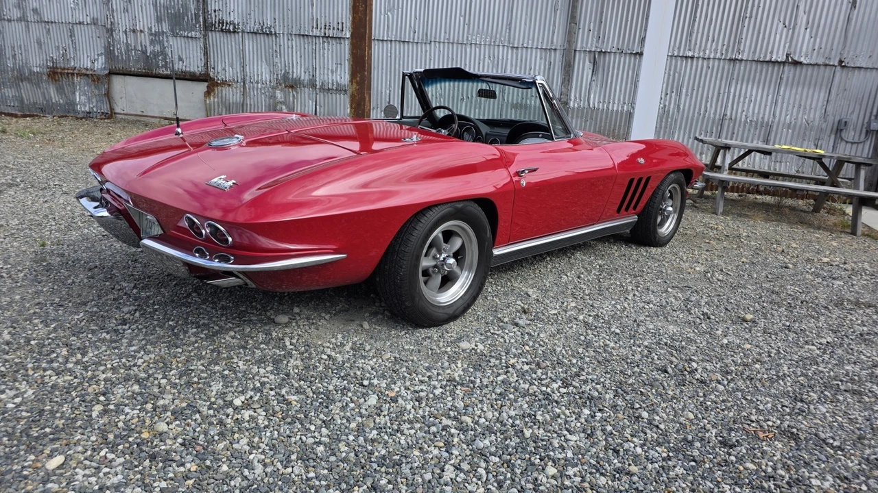 1966 Chevrolet Corvette C2 - Image 17 of 24