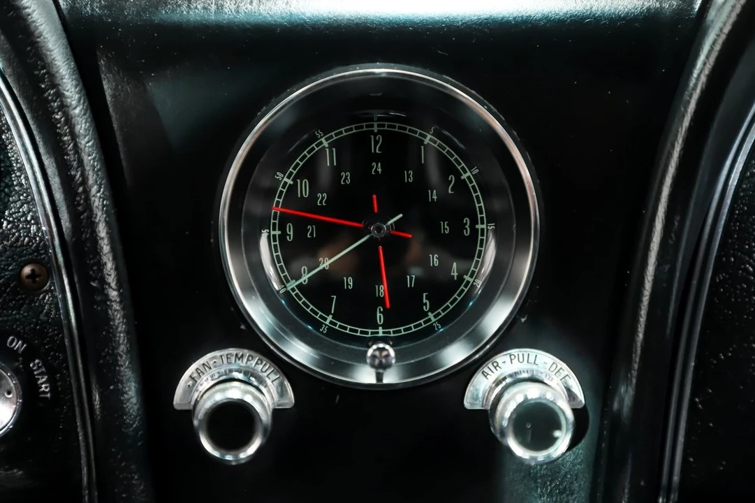 1966 Chevrolet Corvette C2 - Image 25 of 31