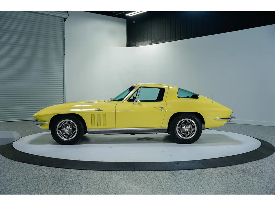 1966 Chevrolet Corvette C2 - Image 2 of 31