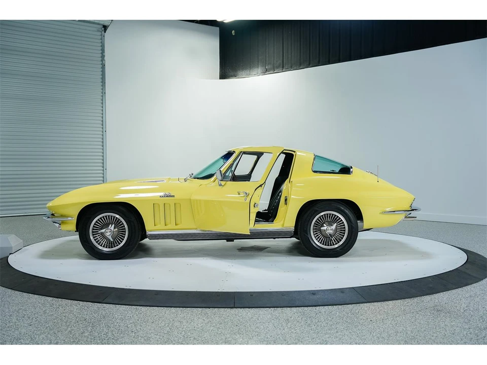 1966 Chevrolet Corvette C2 - Image 19 of 31