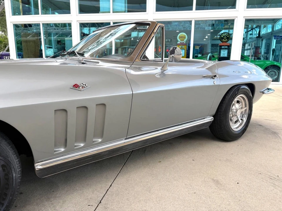 1966 Chevrolet Corvette C2 - Image 13 of 31