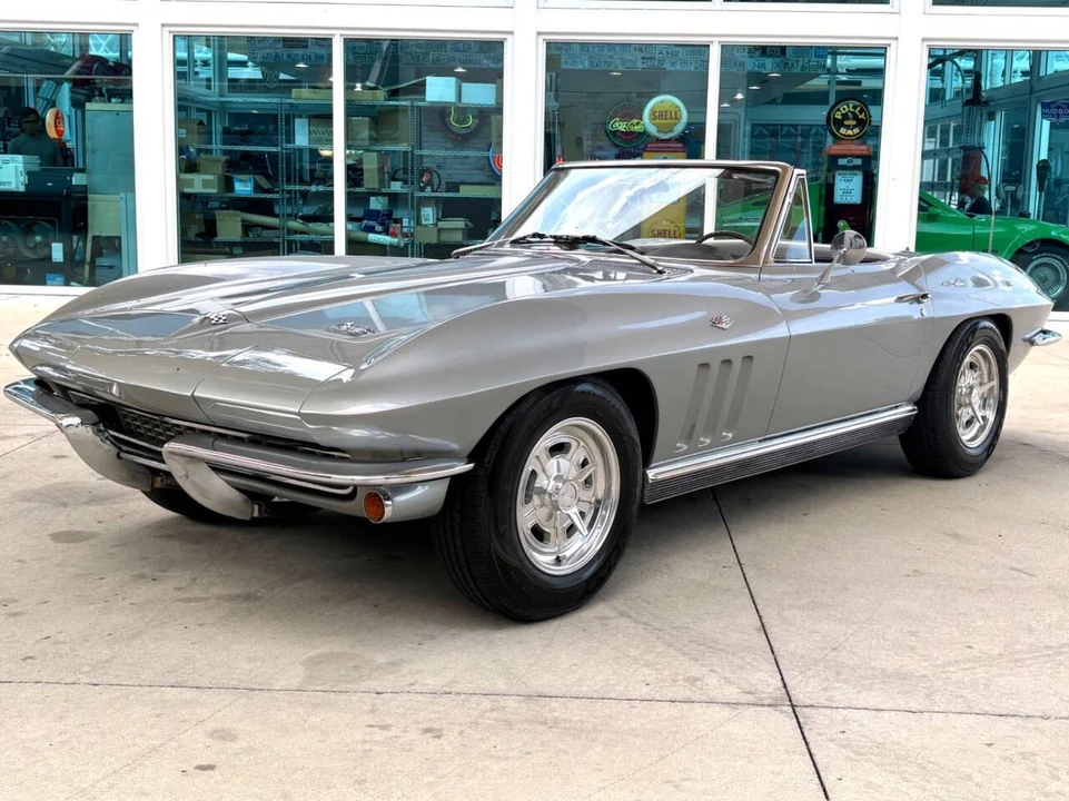 1966 Chevrolet Corvette C2 - Image 11 of 31