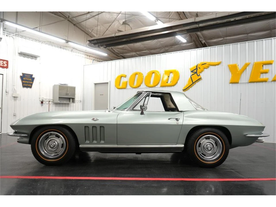 1966 Chevrolet Corvette C2 - Image 6 of 31