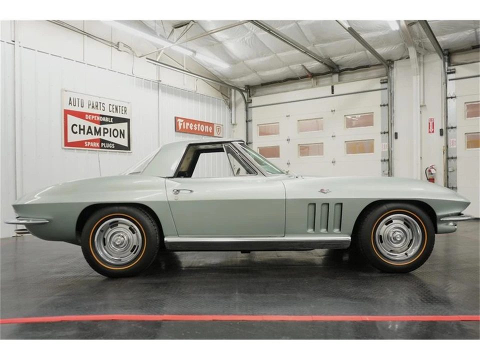 1966 Chevrolet Corvette C2 - Image 19 of 31