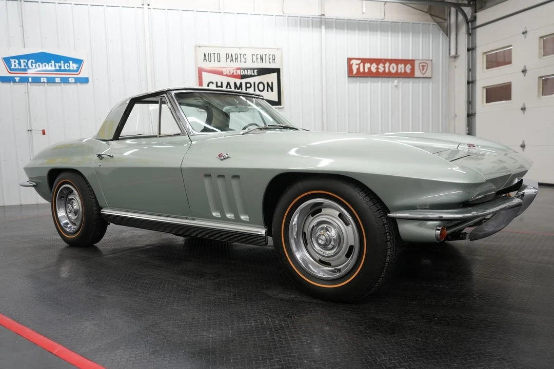 1966 Chevrolet Corvette C2 - Image 22 of 31