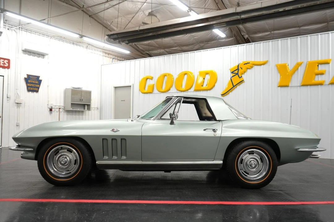1966 Chevrolet Corvette C2 - Image 6 of 31