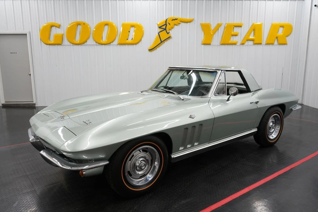 1966 Chevrolet Corvette C2 - Image 3 of 31