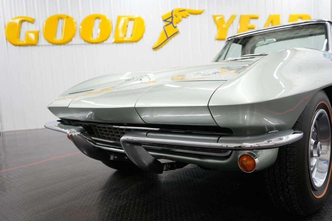 1966 Chevrolet Corvette C2 - Image 30 of 31