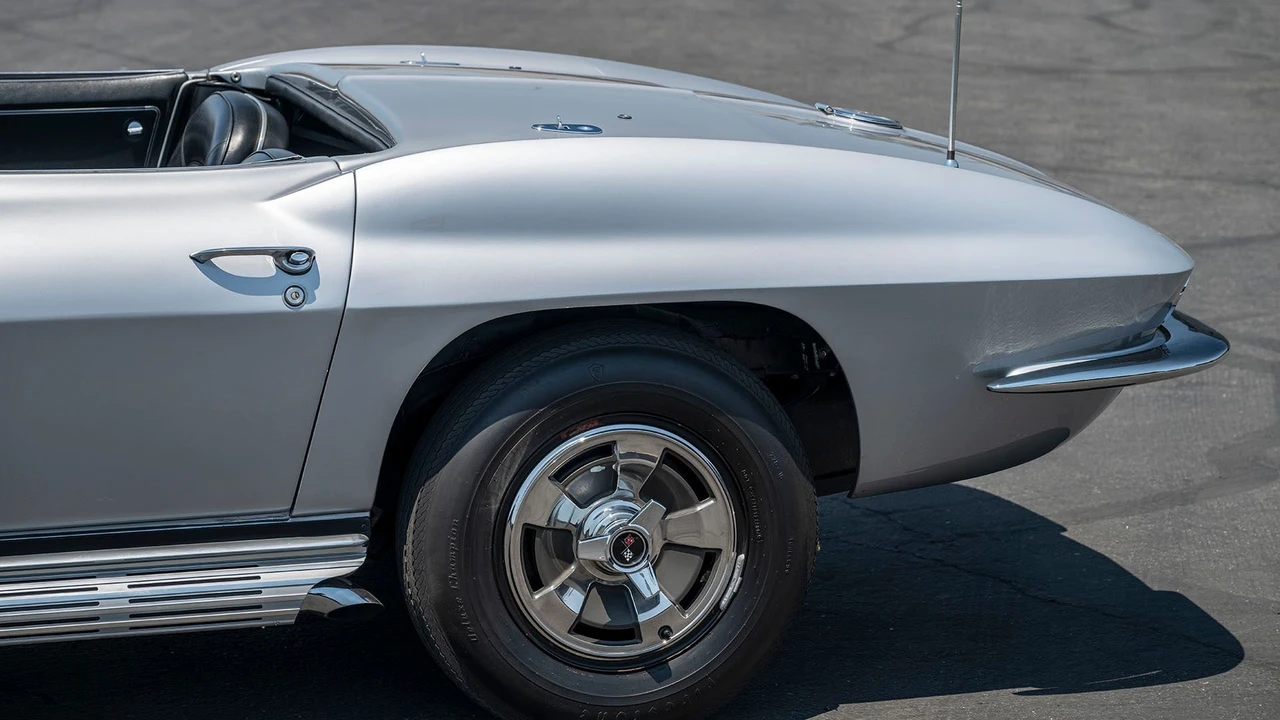 1966 Chevrolet Corvette C2 427 - Image 17 of 31
