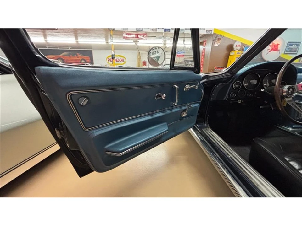 1966 Chevrolet Corvette C2 - Image 11 of 23