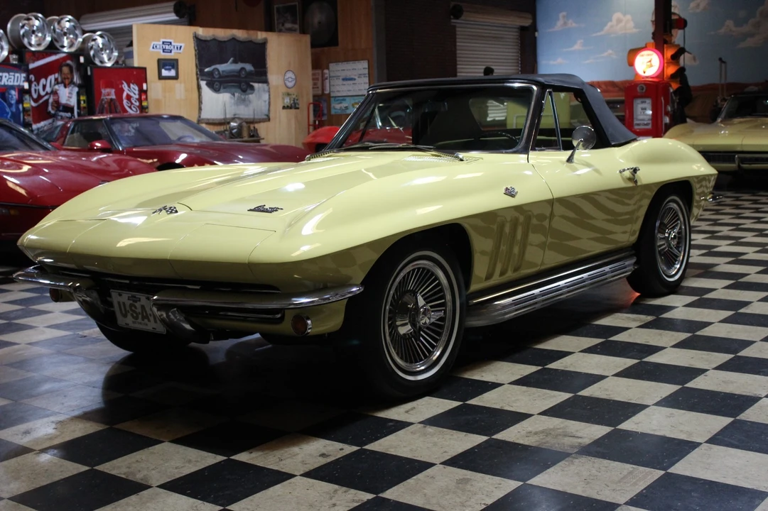 1966 Chevrolet Corvette C2 - Image 10 of 30