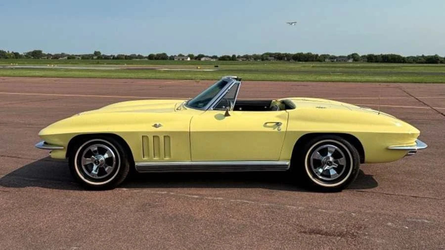 1966 Chevrolet Corvette C2 - Image 2 of 31