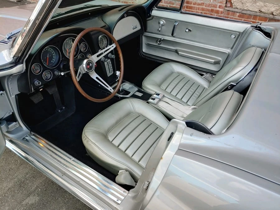 1966 Chevrolet Corvette C2 - Image 16 of 17