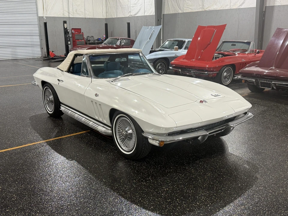 1966 Chevrolet Corvette C2 - Image 19 of 31