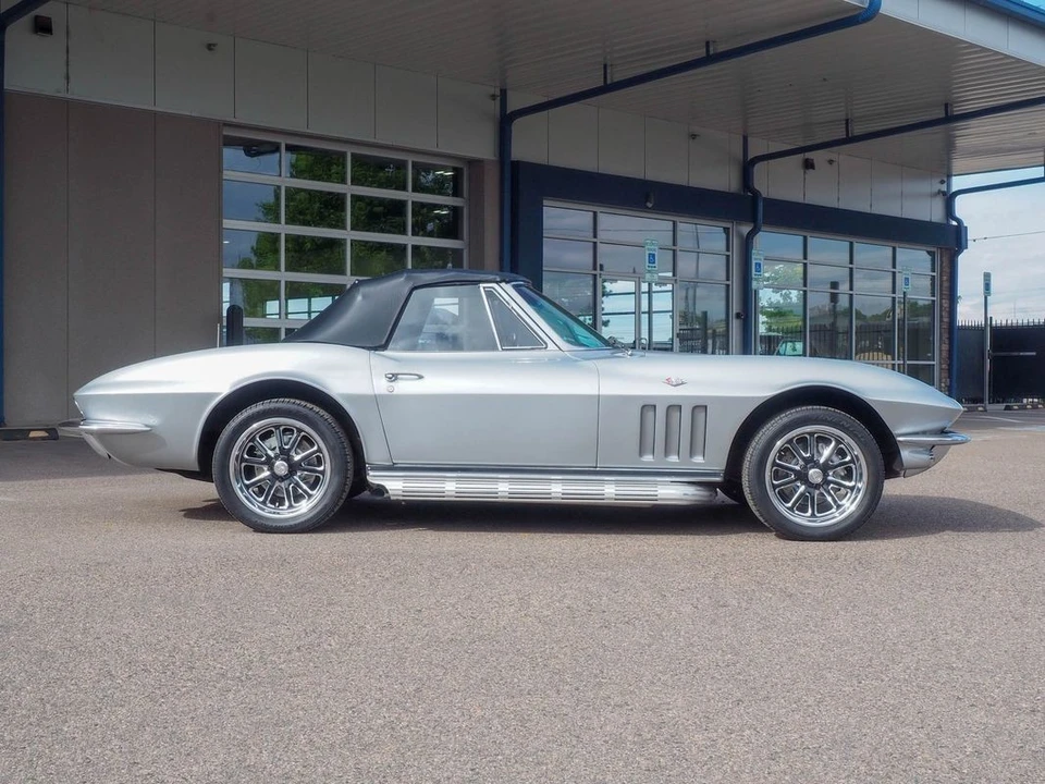 1966 Chevrolet Corvette C2 - Image 11 of 31