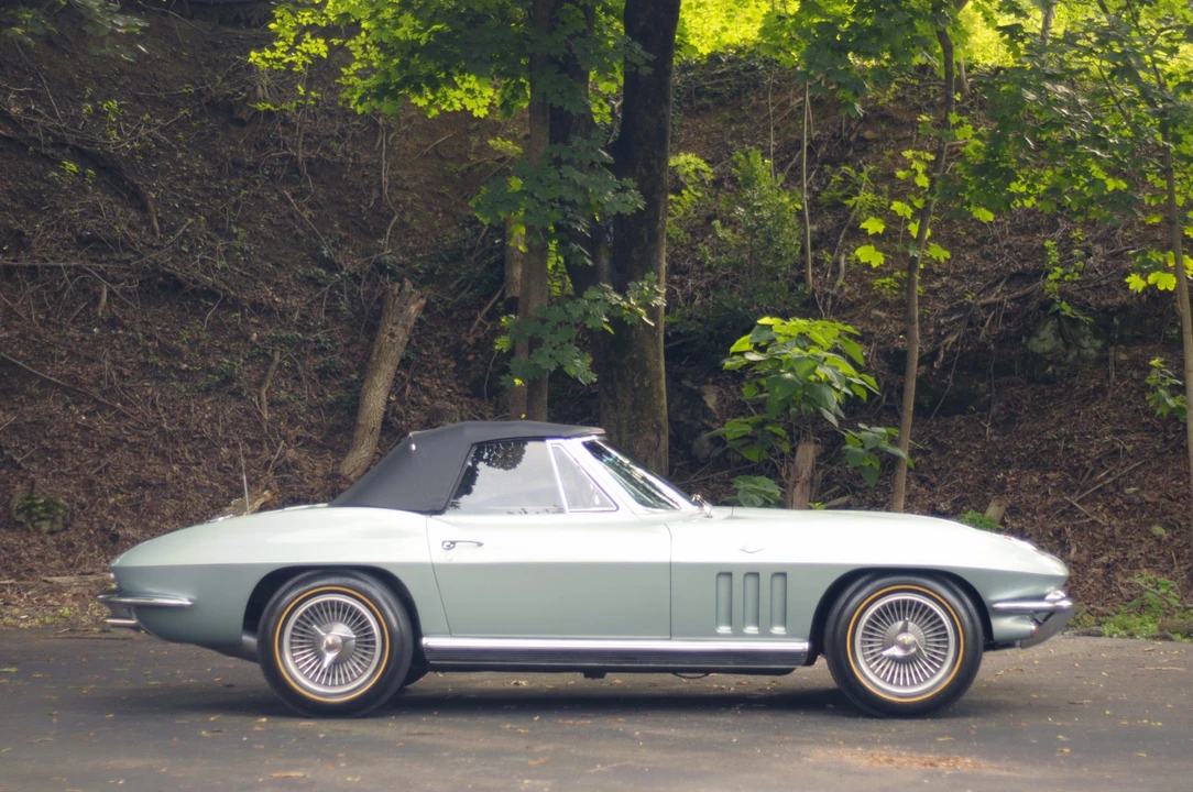 1966 Chevrolet Corvette C2 - Image 19 of 31