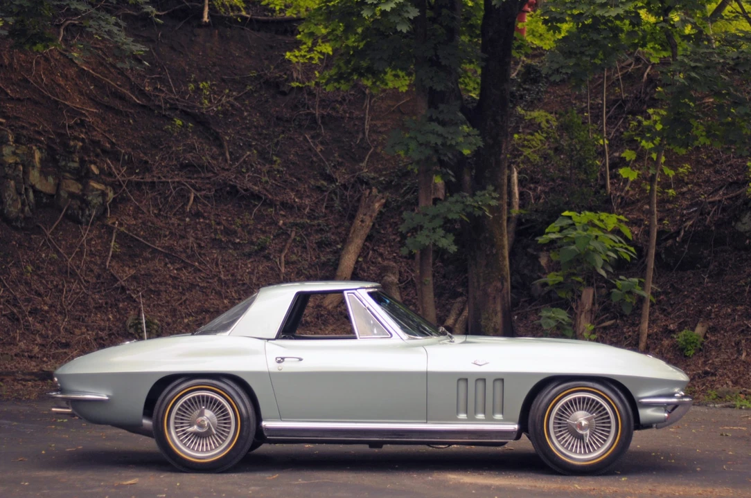 1966 Chevrolet Corvette C2 - Image 18 of 31
