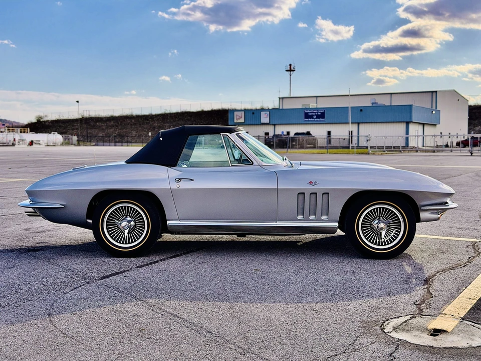 1966 Chevrolet Corvette C2 - Image 19 of 31