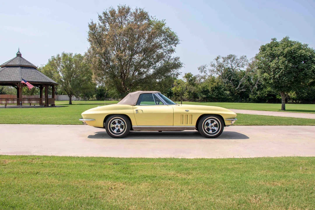 1966 Chevrolet Corvette C2 - Image 15 of 31