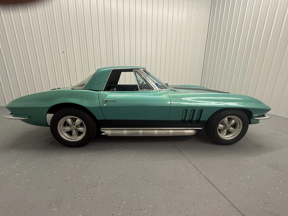 1966 Chevrolet Corvette C2 - Image 18 of 31