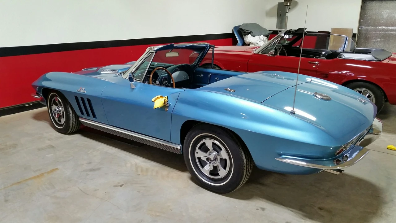 1966 Chevrolet Corvette C2 - Image 19 of 31