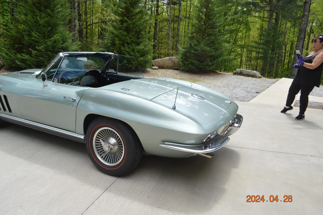 1966 Chevrolet Corvette C2 - Image 13 of 31