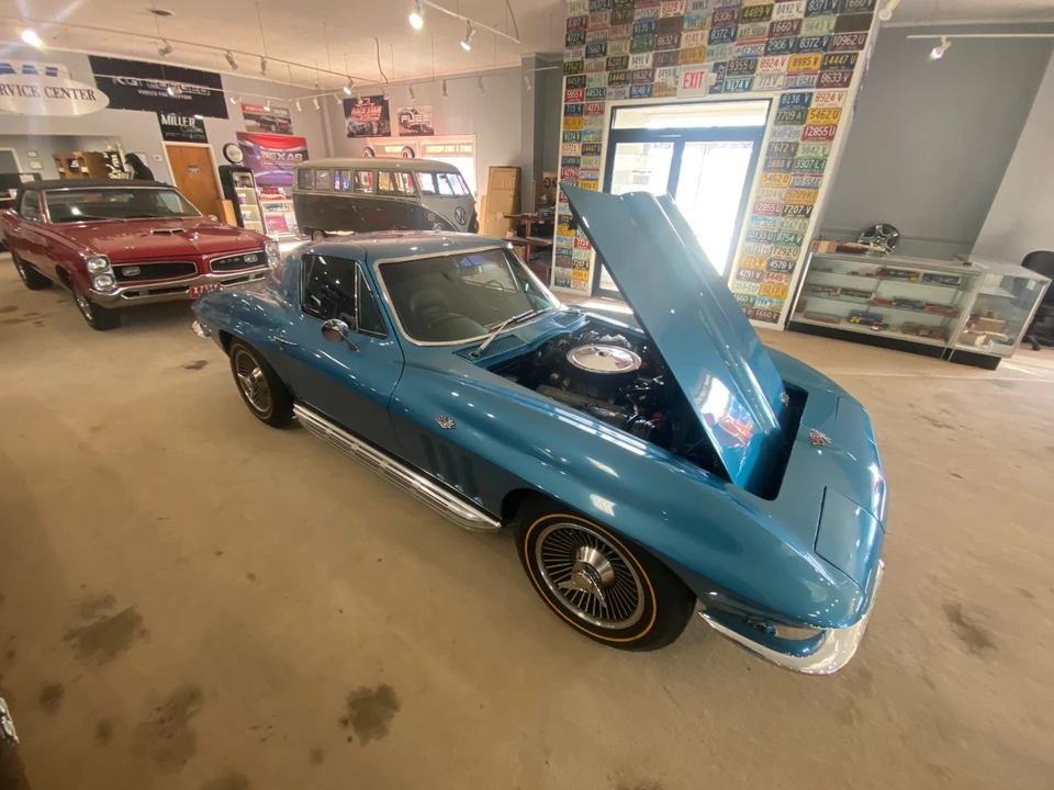 1966 Chevrolet Corvette C2 - Image 14 of 31