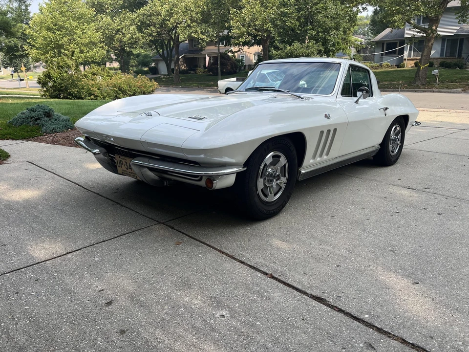1966 Chevrolet Corvette C2 - Image 3 of 31