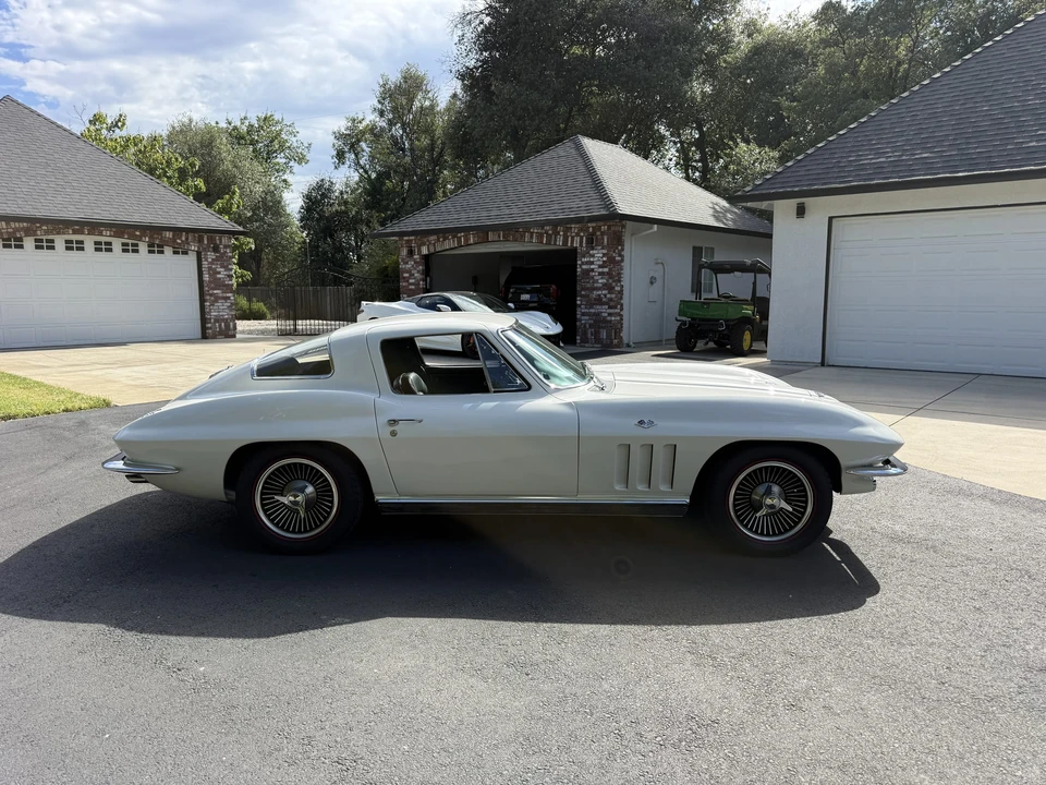 1966 Chevrolet Corvette C2 - Image 13 of 31