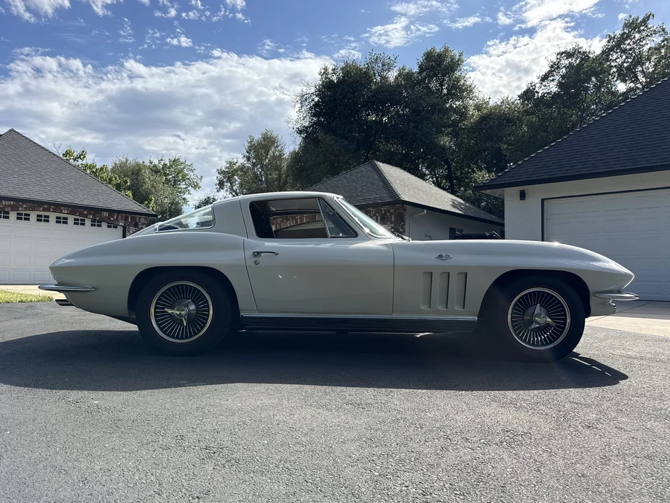1966 Chevrolet Corvette C2 - Image 12 of 31