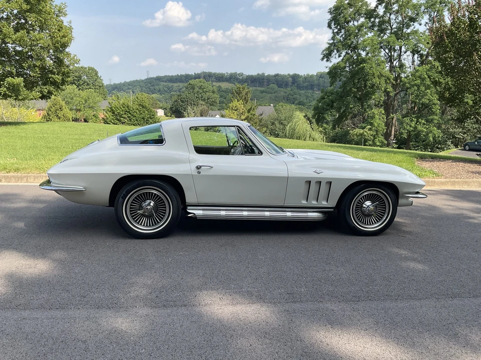 1966 Chevrolet Corvette C2 - Image 10 of 31