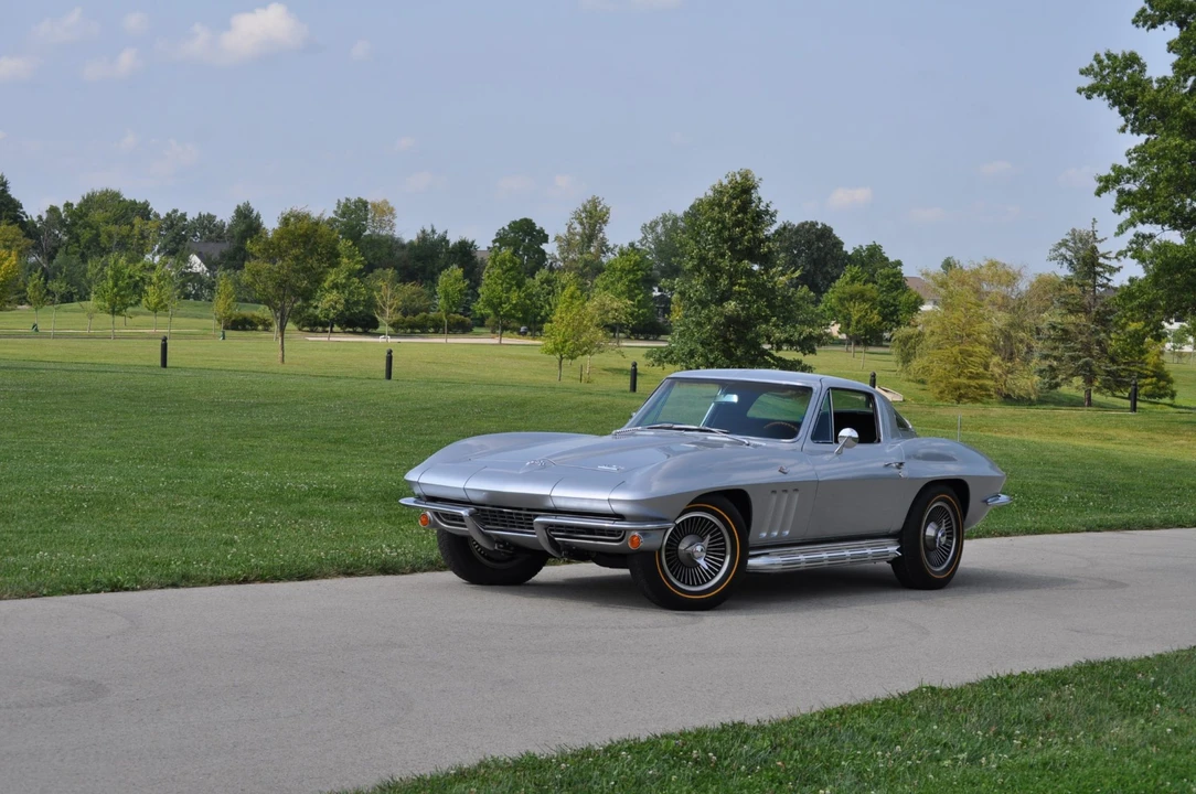 1966 Chevrolet Corvette C2 - Image 13 of 31