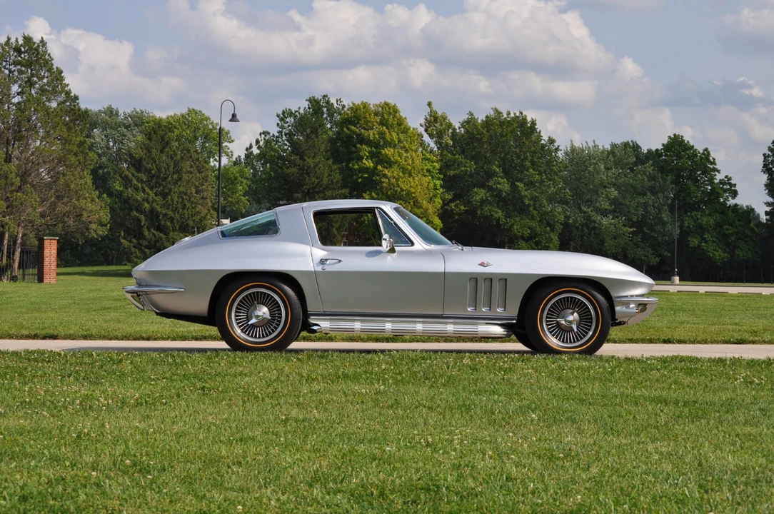 1966 Chevrolet Corvette C2 - Image 3 of 31