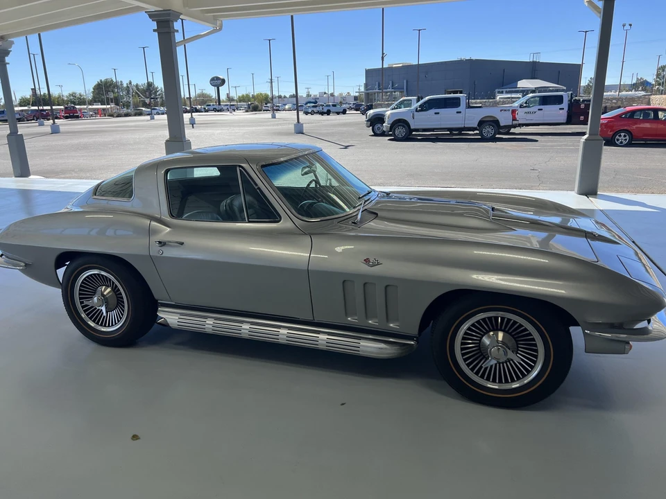 1966 Chevrolet Corvette C2 - Image 15 of 31
