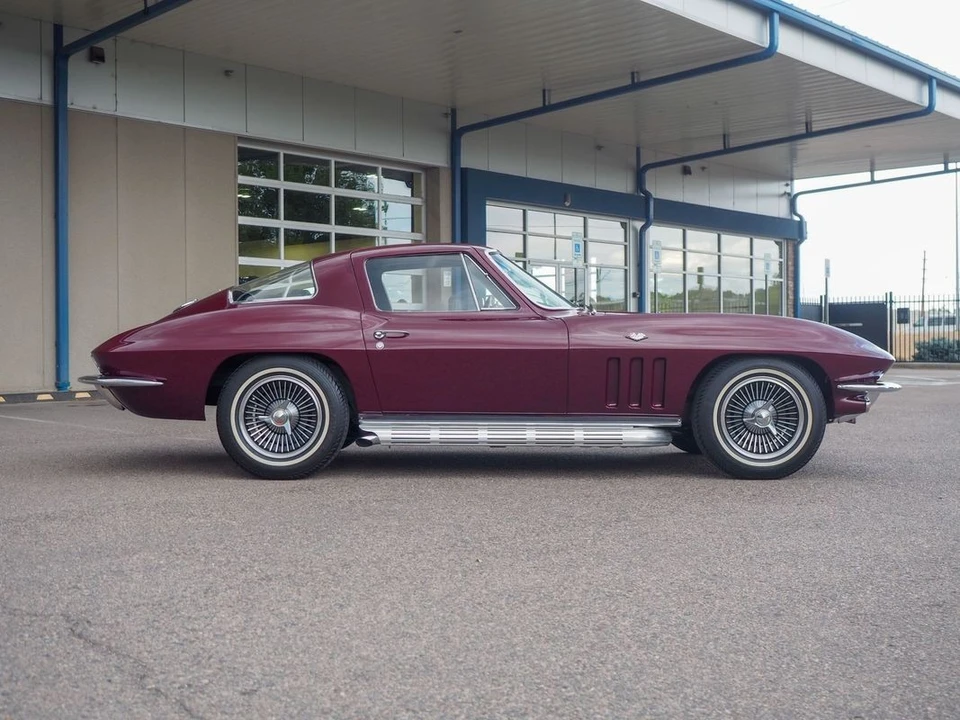 1966 Chevrolet Corvette C2 - Image 10 of 31