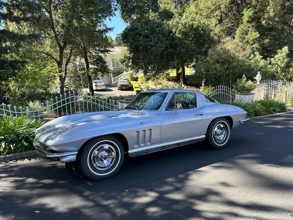 1966 Chevrolet Corvette C2 - Image 10 of 31
