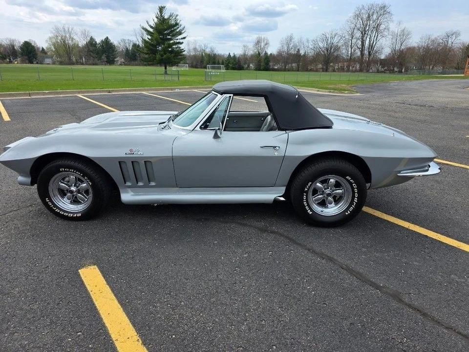1966 Chevrolet Corvette C2 - Image 16 of 21