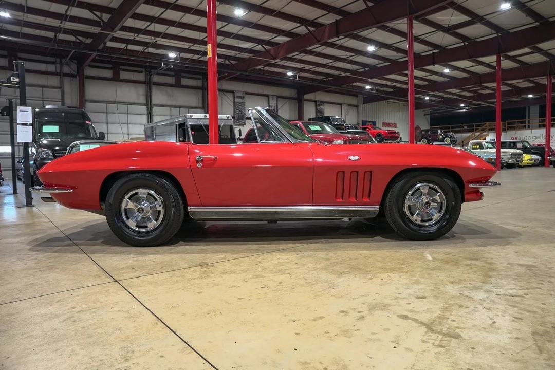 1966 Chevrolet Corvette C2 - Image 10 of 12