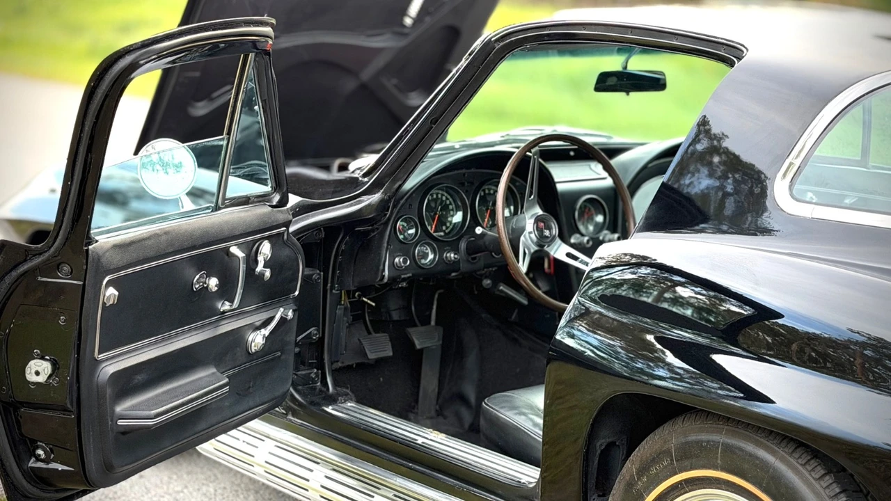 1966 Chevrolet Corvette C2 - Image 25 of 31