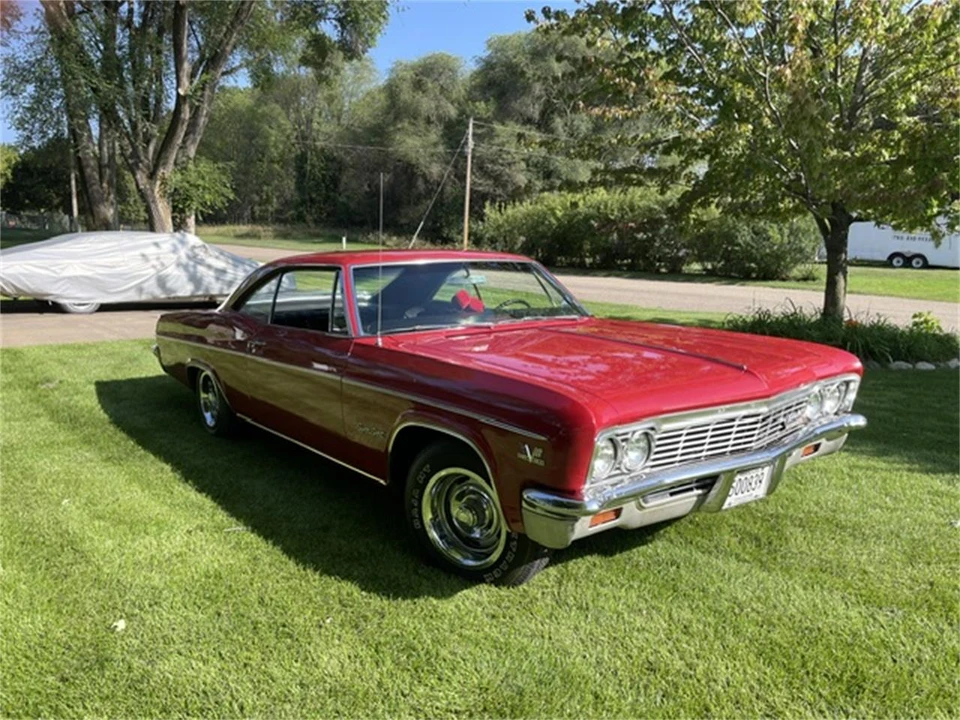 1966 Chevrolet Impala SS 4th Gen - Image 17 of 29