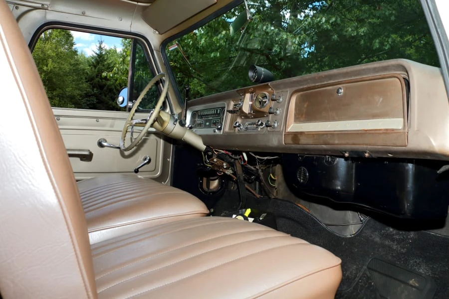 1966 Chevrolet Suburban 5th Gen - Image 5 of 12
