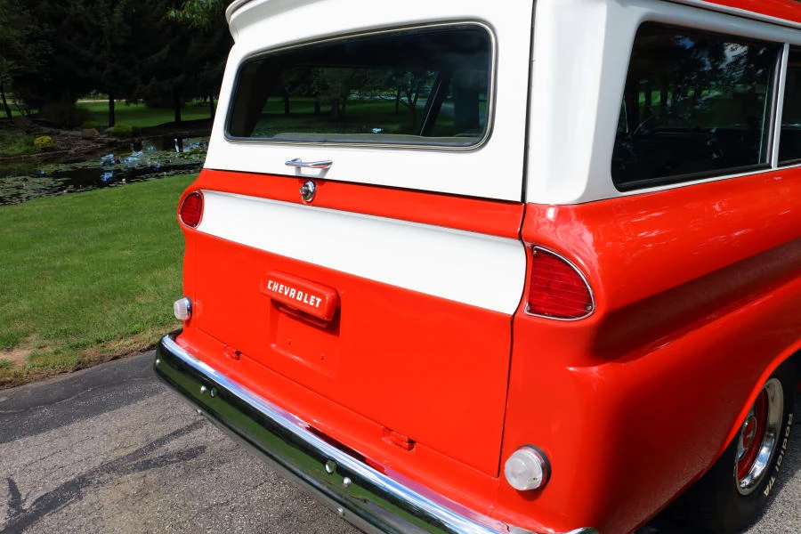 1966 Chevrolet Suburban 5th Gen - Image 9 of 12