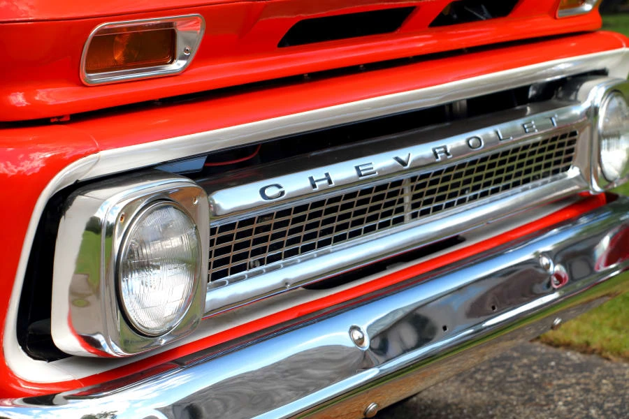 1966 Chevrolet Suburban 5th Gen - Image 10 of 12