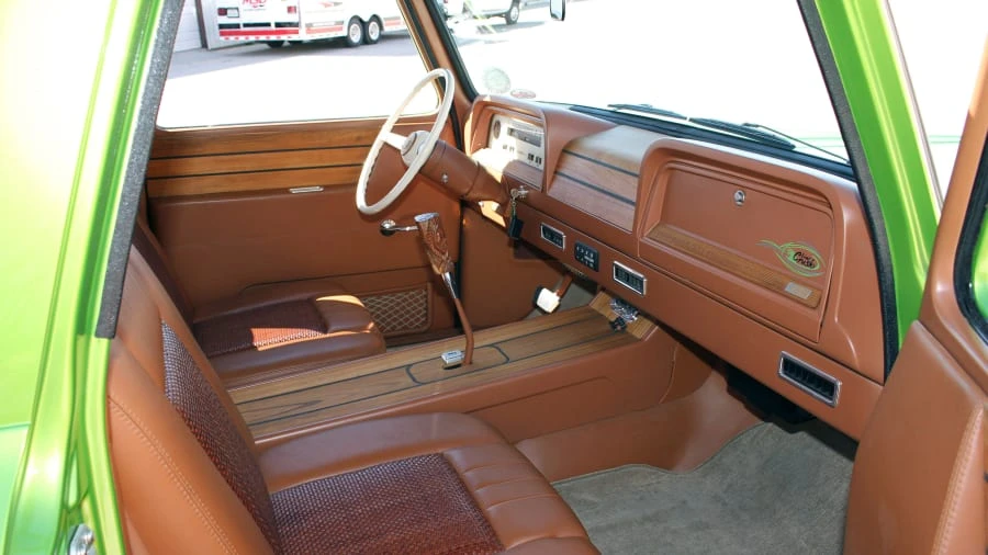 1966 Chevrolet Suburban 5th Gen - Image 5 of 7
